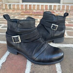 Miz Mooz Suzy Black Leather Buckle Strap Ankle Boots 36 Wide